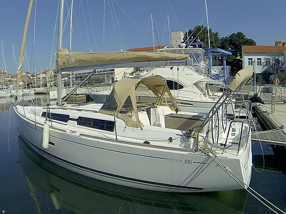 Bez posade Sail boat Dufour 335 GL Lara - detalji