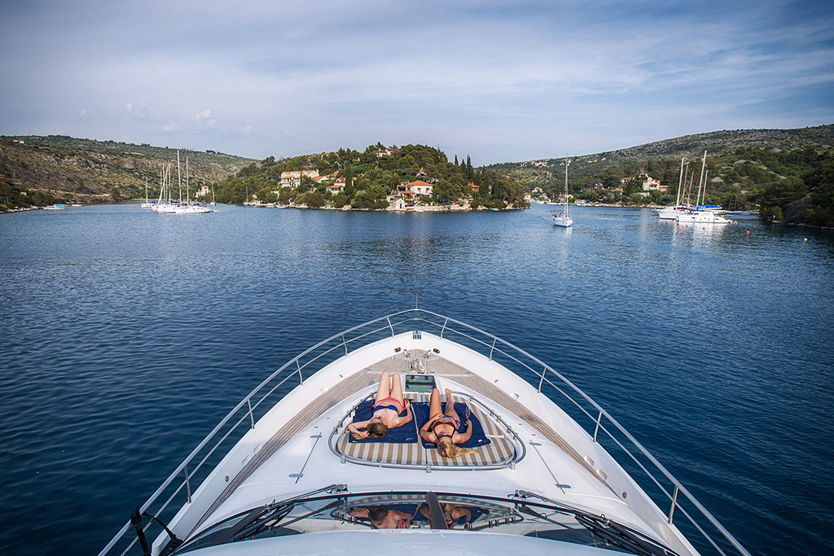 Reasons to charter a yacht with a professional skipper in croatia